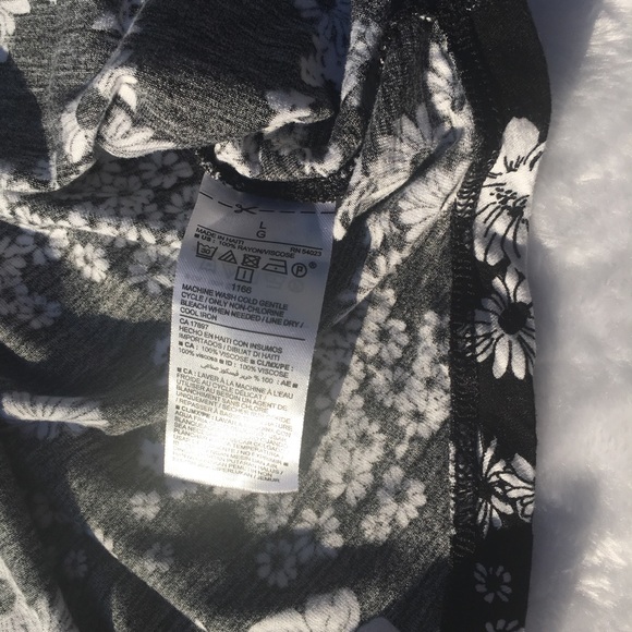 EUC Old Navy Black/White Top Size L - Picture 5 of 6